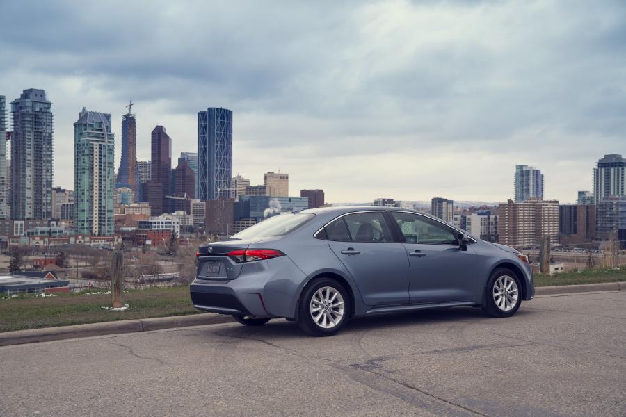  Toyota Corolla XLE Sedan 2019 года  (NA) (фото 23 из 40)